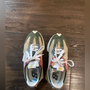 New Balance 327 Multicolor Sneakers ( Men 5.5, Woman 7)